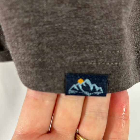 NWT Mountain and Isles T-shirt Cocoa Heather Size Medium Nature Camping - Picture 3 of 10